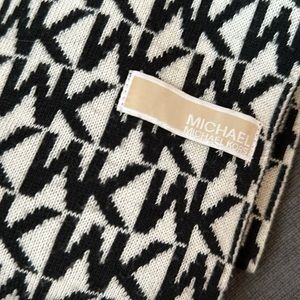 MICHAEL by Michael Kors skinny scarf, reversible color pattern. Super soft.